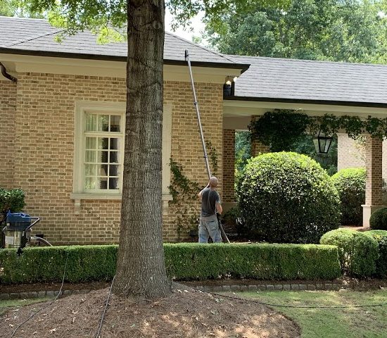 local-large-property-gutter-cleaning-roswell-ga